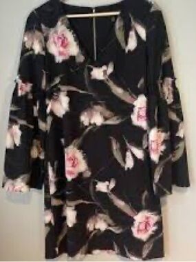 White House Black Market Black Floral V-Neck Shift Dress